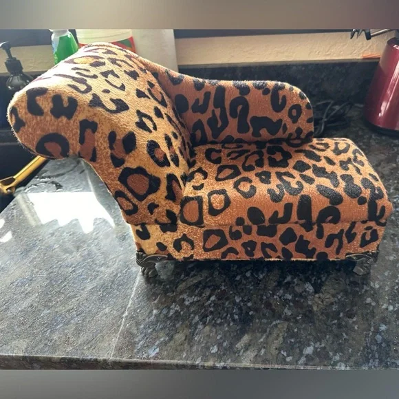 Animal Print Cheetah Jewelry Box Chaise Lounge Mini Doll Furniture - Picture 1 of 6